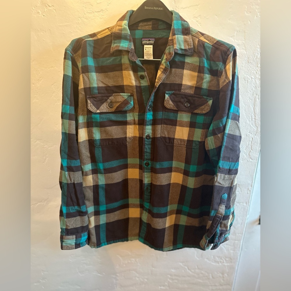 Patagonia men’s shirt medium excellent condition